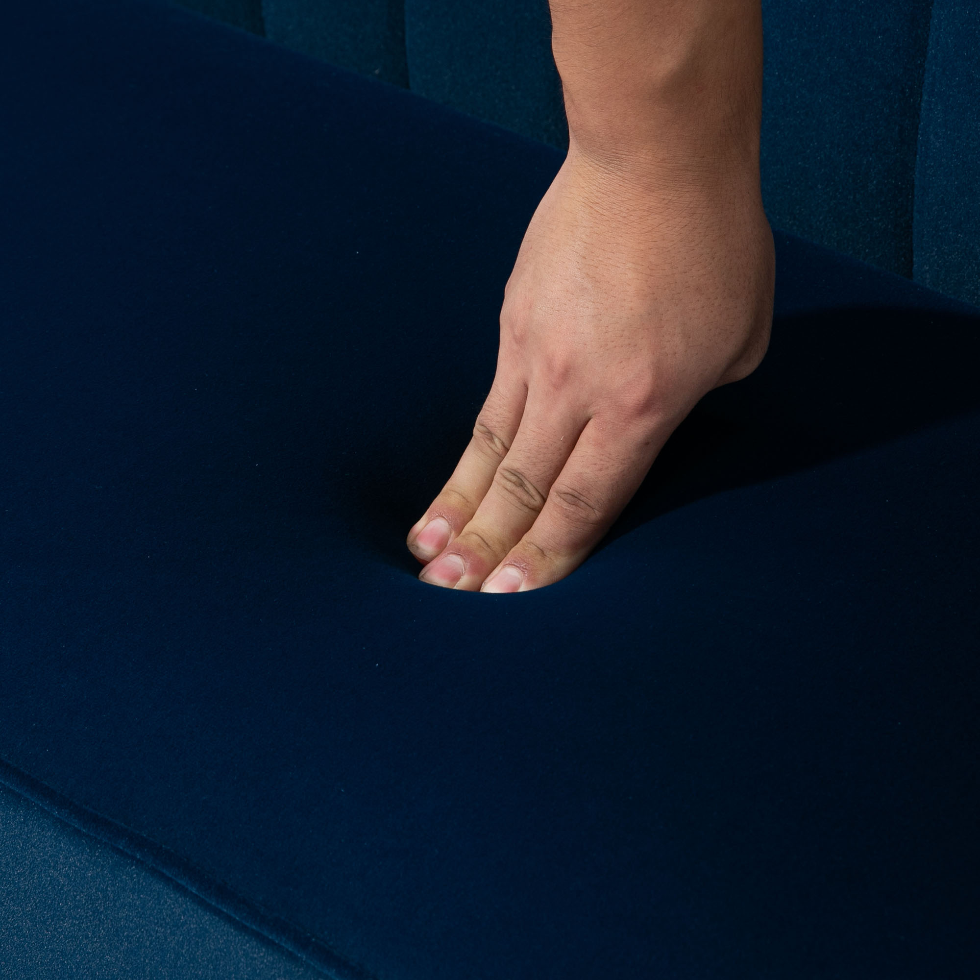 Sofa Retrodesign 2-Sitzer-Sofa, Holzbeine, 117 cm x 56,5 cm x 77 cm, Blau