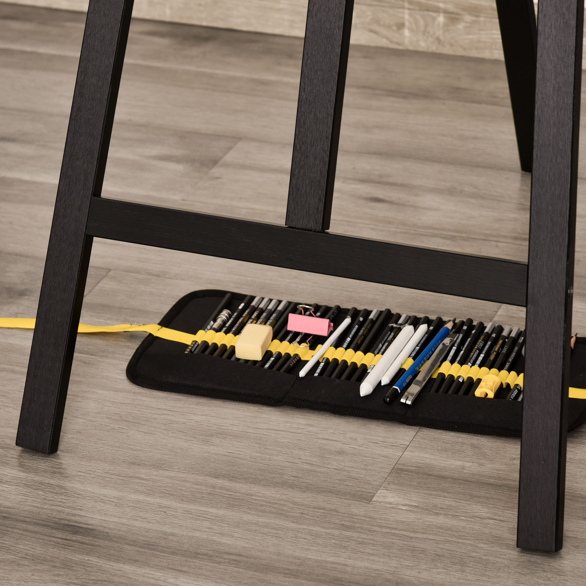 Staffelei Holz 134,5 cm hoch Holzstaffelei für Leinwände bis 108 cm Feldstaffelei Atelierstaffelei für Malerei, Skizze, Hochzeit, Ausstellung Schwarz