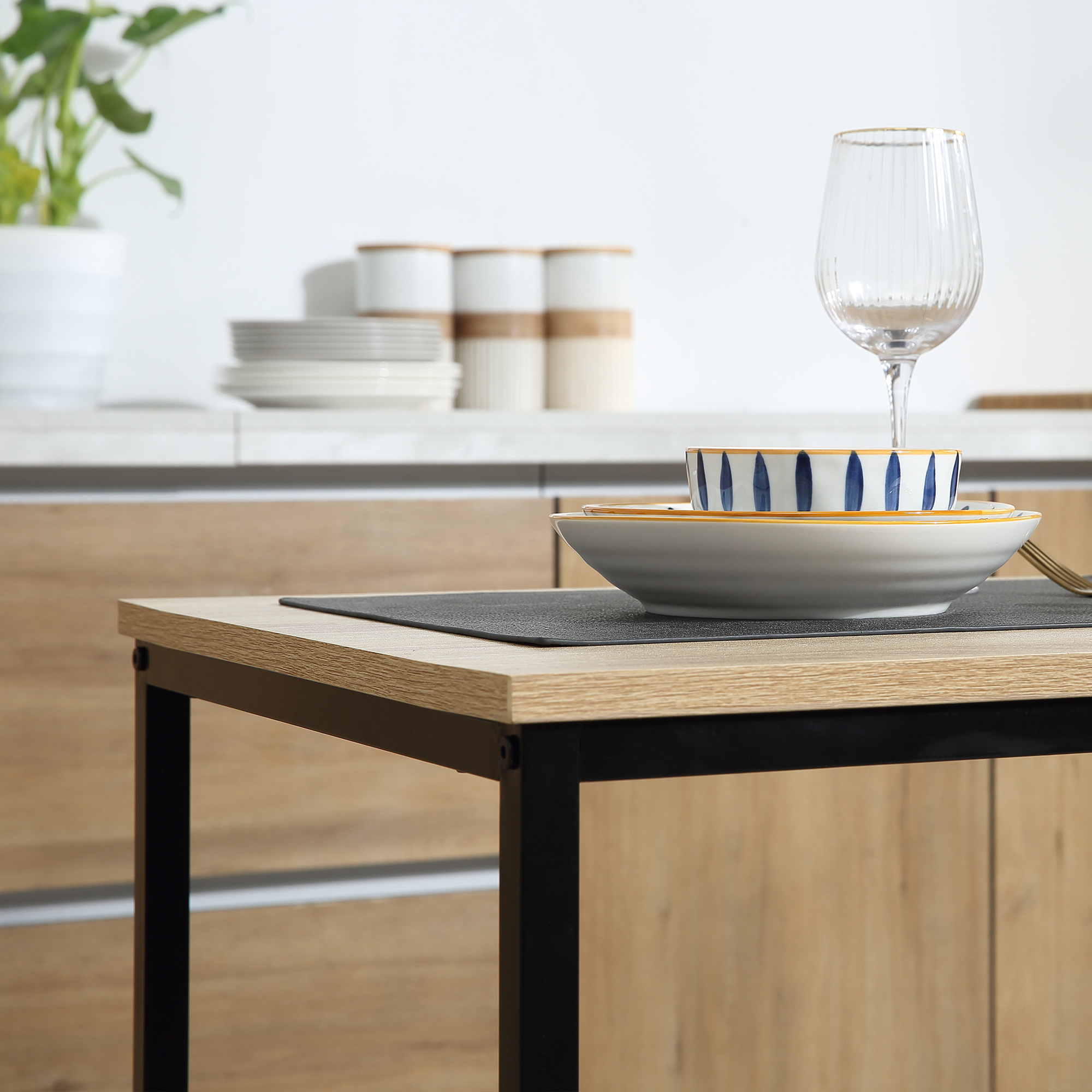 Esstisch-Set mit 2 Stühlen, Kompaktes Set aus Tisch und Stühlen für Esszimmer, Wohnzimmer, Küche, mit Metallrahmen