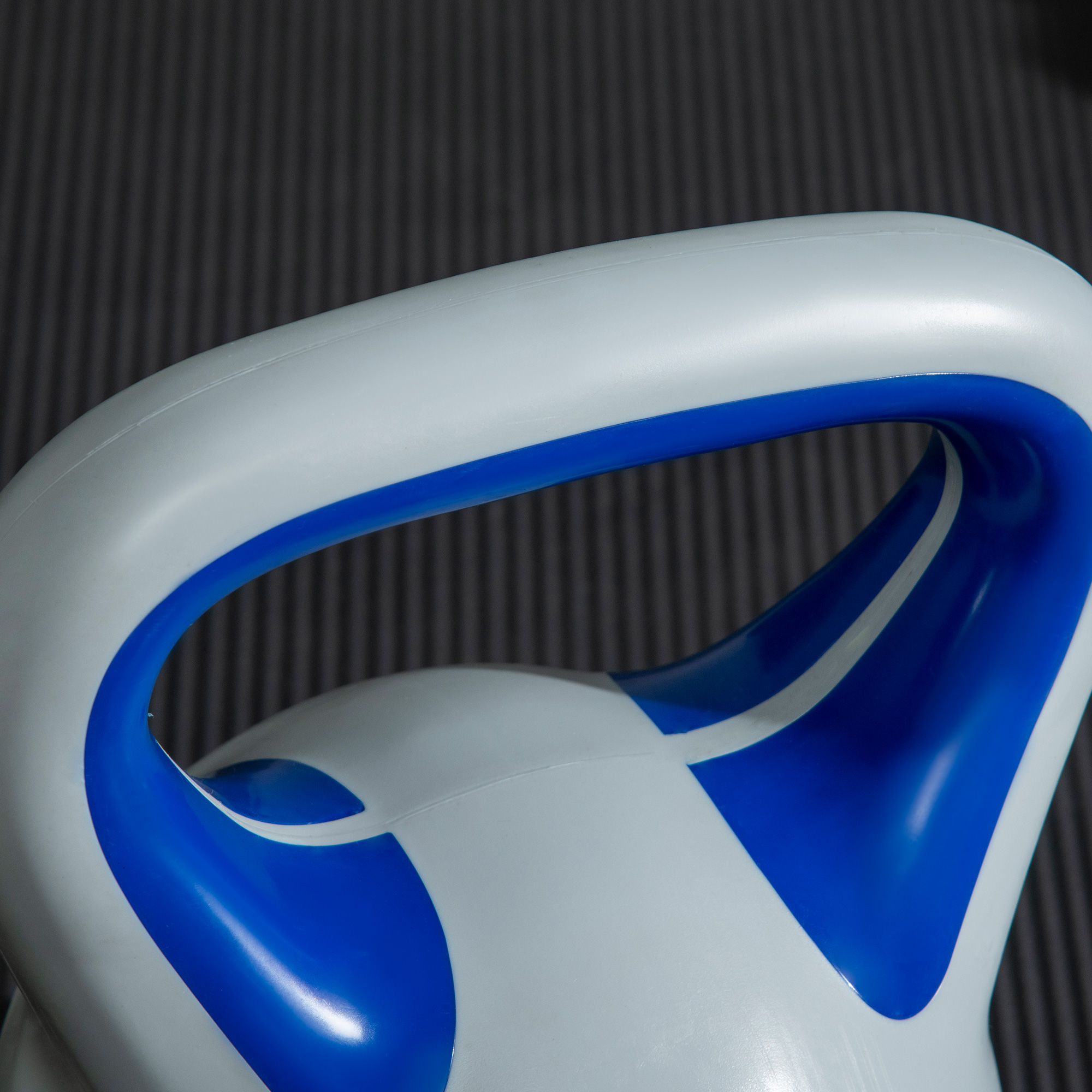 Kugelhantel, Kettlebell, 12 kg, flache Unterseite, großer Griff, Kunststoffmantel, blau, 24 x 17 x 28 cm