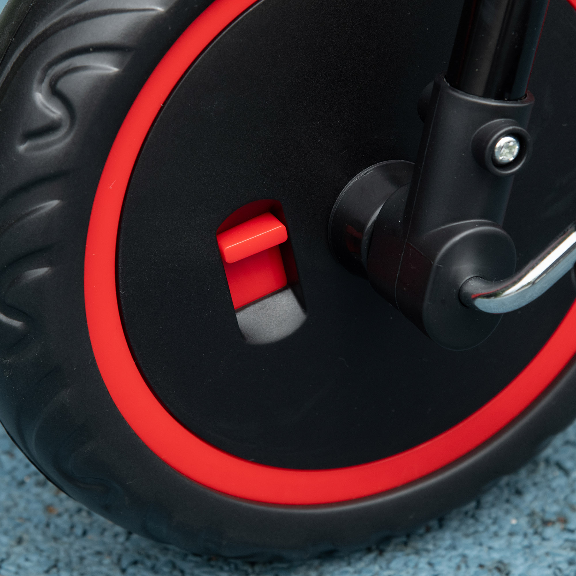 Kinderdreirad mit Beckengurt, 2 Körben, höhenverstellbarer Sitz, Metallrahmen, für Kinder 2-5 Jahre, schwarz+rot