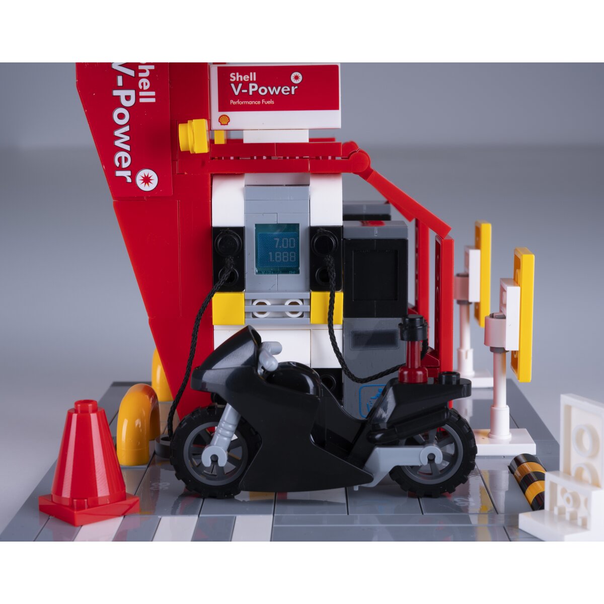 CaDA Shell Tankstelle Bricks