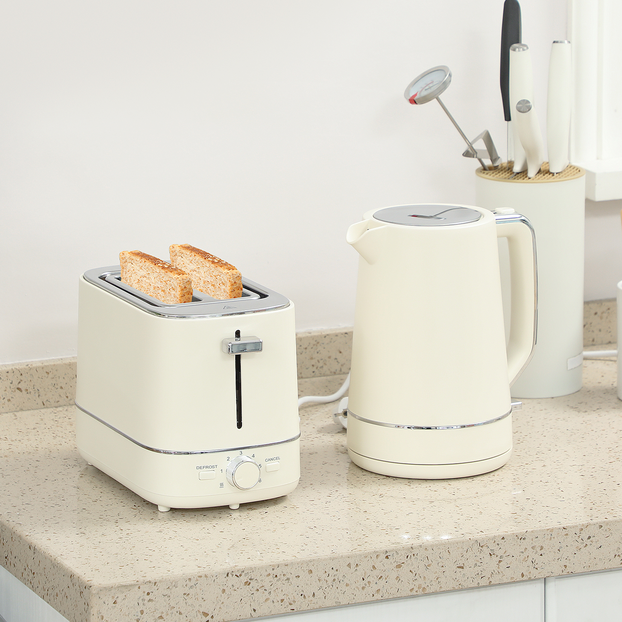 Set aus 1,7 L Wasserkocher und Toaster mit 6 Bräunungsstufen, Beige