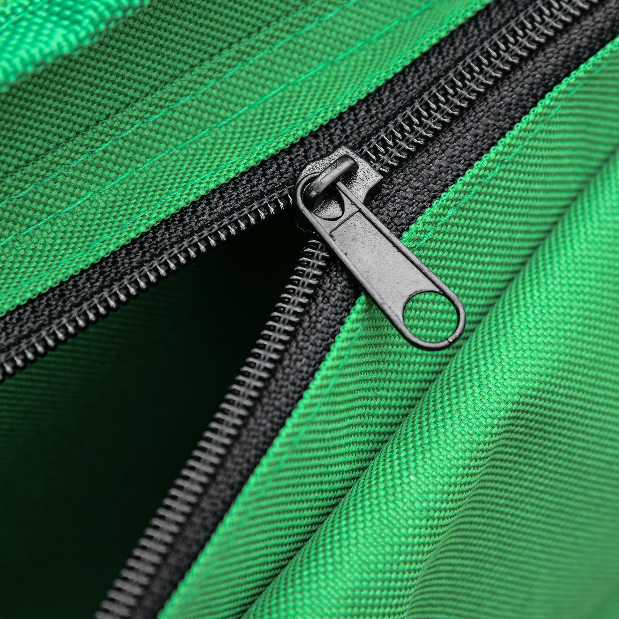 Campingbett Feldbett Klappbett klappbar mit Seitentasche Getränkehalter bis 136 kg belastbar Stahl Oxford Grün+Schwarz 190 x 65 x 40 cm