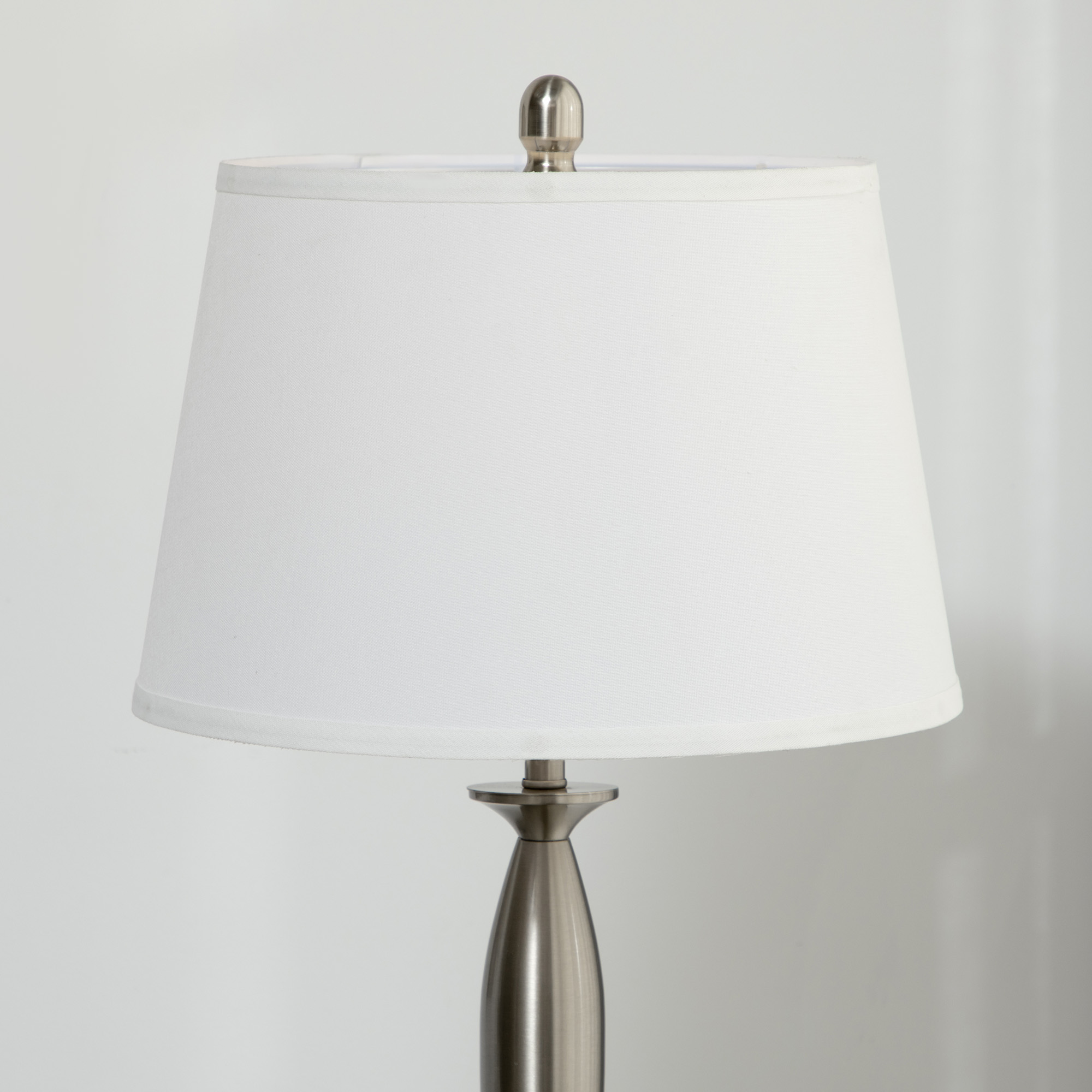 3-teiliges Leuchten-Set. 1 Stehleuchte, 2 Tischleuchten, Leinenoptik; 38 cm x 38 cm x 158 cm, Silber + Weiß